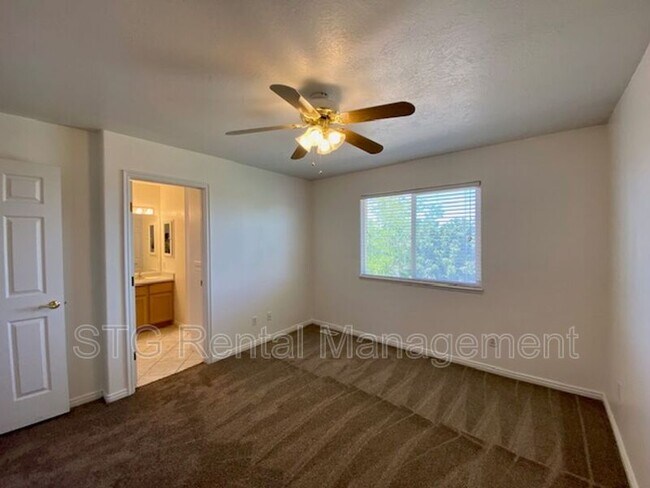 Building Photo - 2215 Chandler Dr