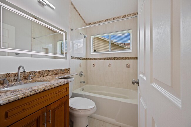 Building Photo - 12781 Meadowbreeze Dr