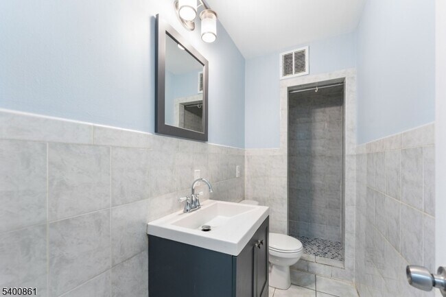 Building Photo - 466 Lidgerwood Ave