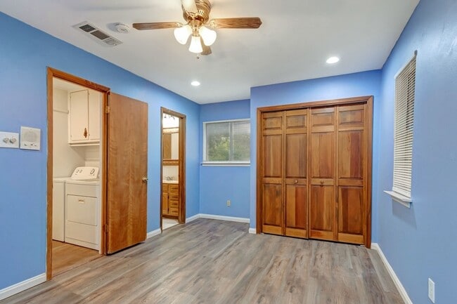 Building Photo - 2423 Pleasant Cir N