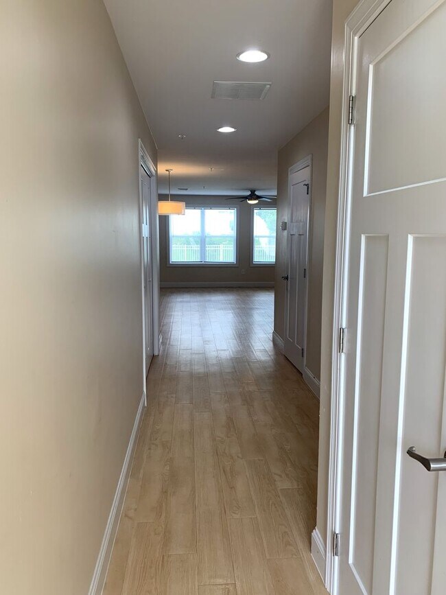 Building Photo - Spacious 3-Bed, 2.5-Bath Townhouse with Fe...