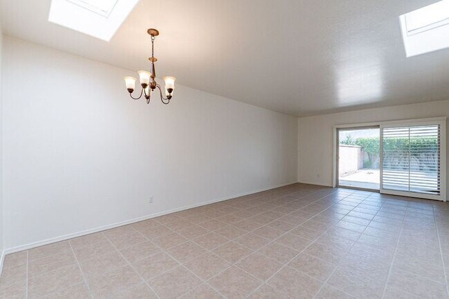 Building Photo - Move-In Ready 2-Bed Tucson Home with Natur...