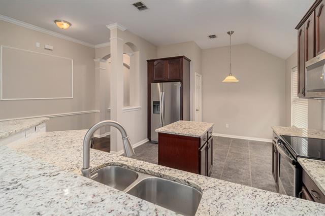 Building Photo - 413 Hawk Dr