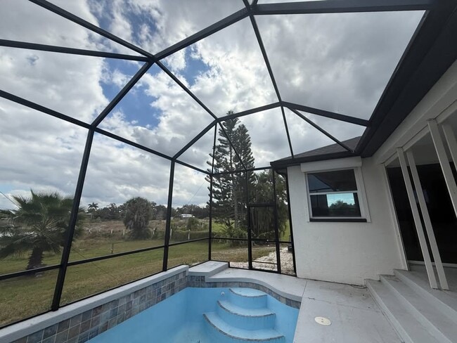 Building Photo - 1550 Center Rd