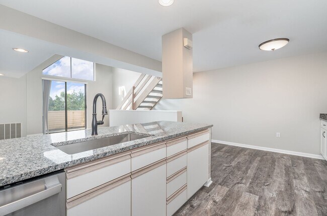Building Photo - 1003 Cherrington Dr