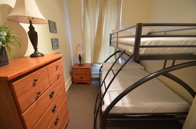 Building Photo - 4-BEDROOM DEPAUL UNIVERSITY APARTMENT – FI...