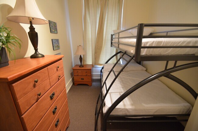 Building Photo - (4) Four Bed DePaul Location ** Video tour...