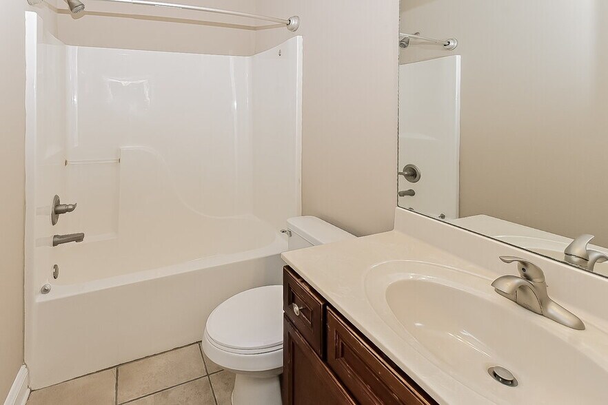 Building Photo - 3045 Roseleigh Dr