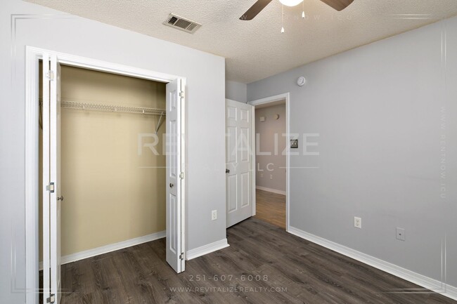 Building Photo - **Application Pending** Beautiful 3 Bed/2 ...