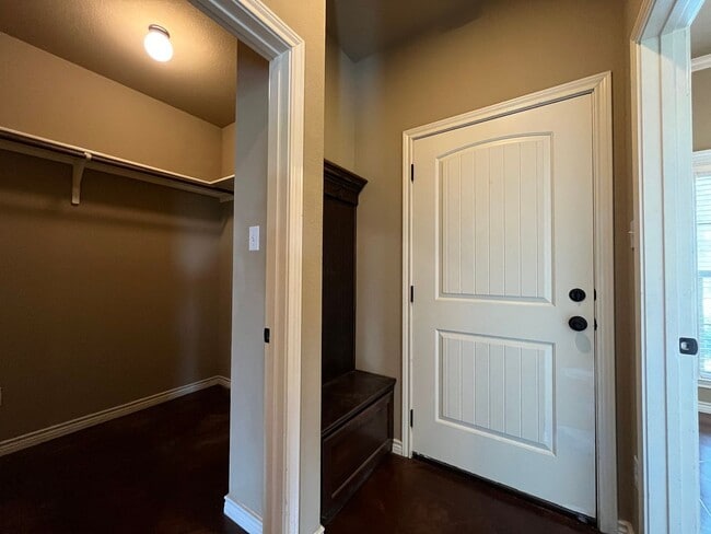 Building Photo - Single Family Homes for Lease in Surrey Vi...