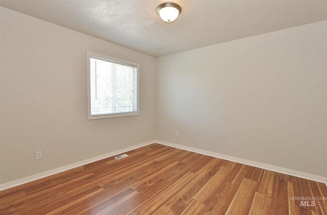 Building Photo - Beautiful Open Floor Plan Home in Boise!