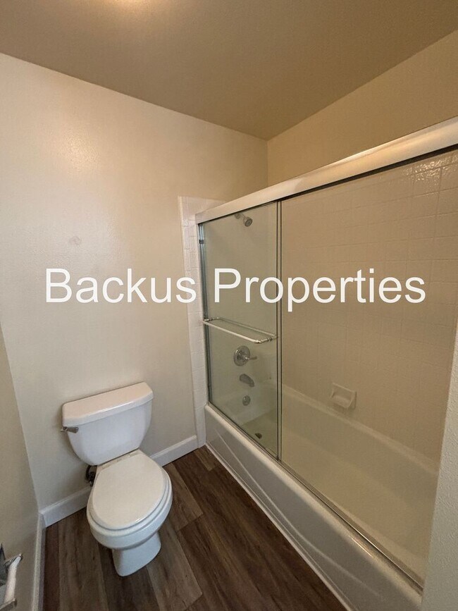 Building Photo - Nice two bedroom condo in Westwood gated community
