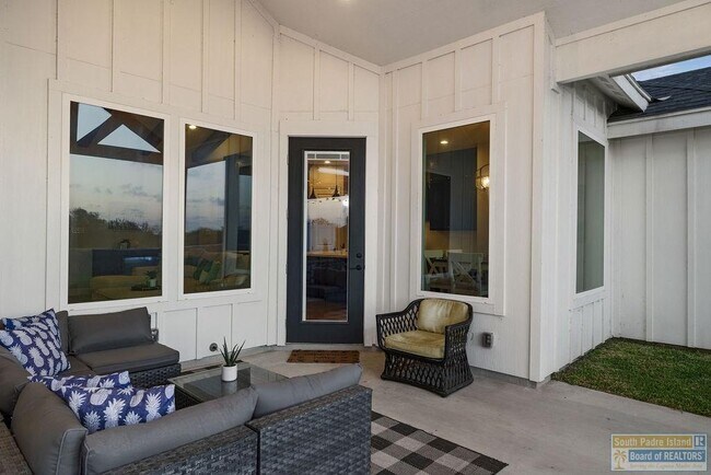 Building Photo - 124 Torrey Pines Dr