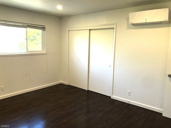 Building Photo - 1 br, 1 bath Townhome - 1229 West McKinley...