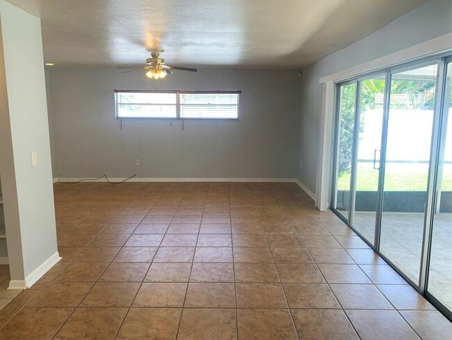 Building Photo - 523 Spring Oaks Blvd