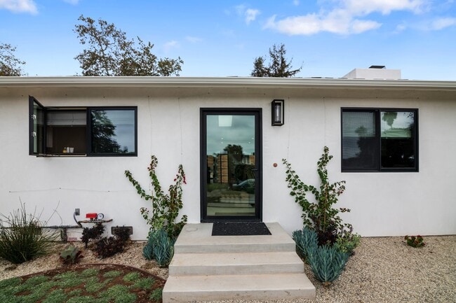 Building Photo - 3116 Calle Fresno