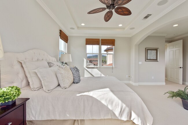 Building Photo - 4 Bed 5 Bath, Beautiful Home In Danville, With A Pool!