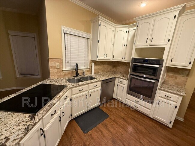 Building Photo - 8610 Dena Cove W