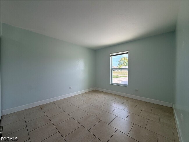 Building Photo - 323 SW 17th St