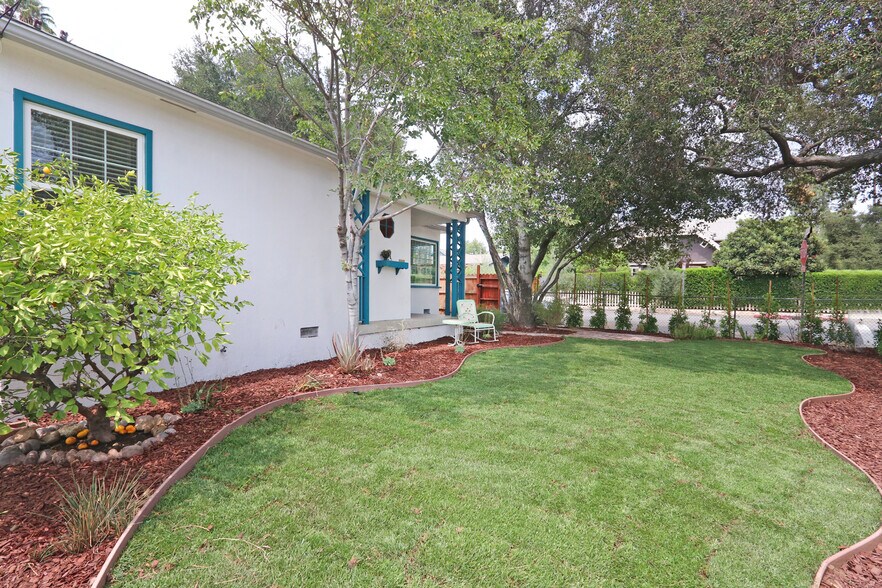 Building Photo - 329 N Avenue 66