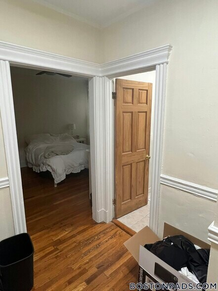 Building Photo - 364 Riverway