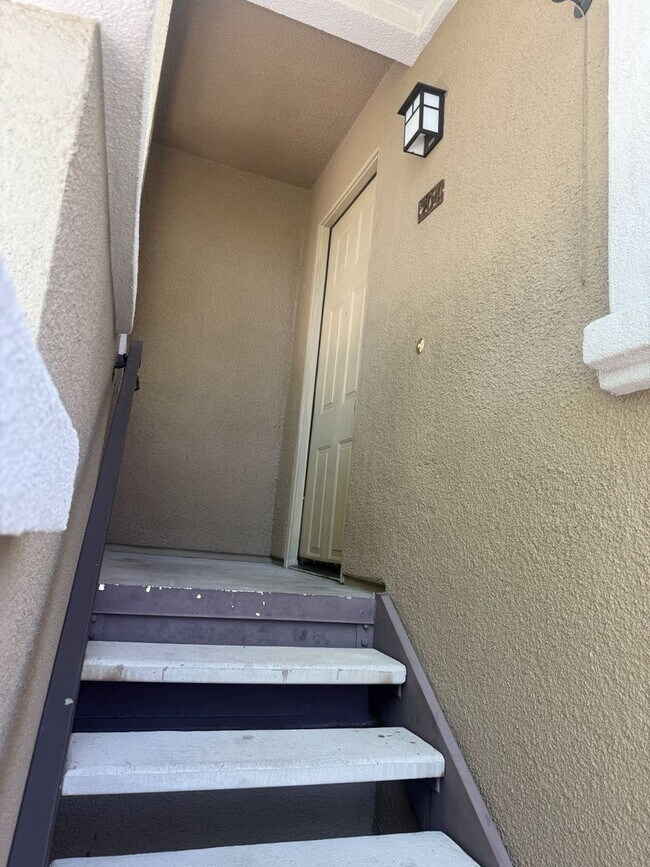 Building Photo - 821 Peachy Canyon Cir