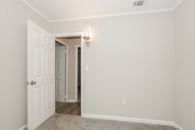 Building Photo - 129 Royal Ct
