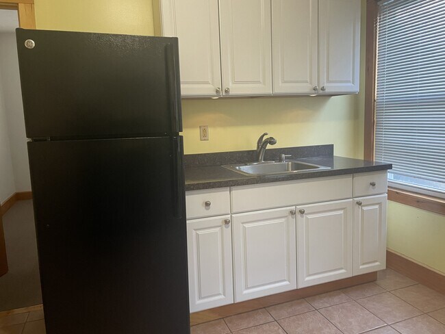 Building Photo - 118 Charles St