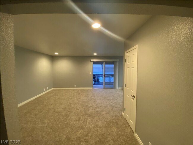 Building Photo - 5332 River Glen Dr