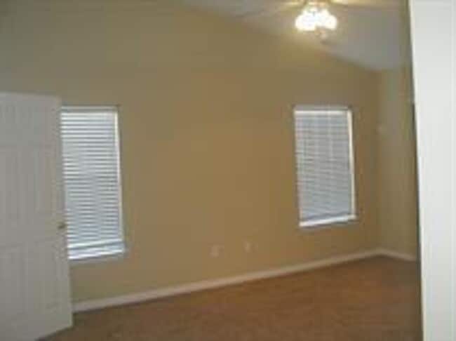 Building Photo - Welcome to Pineridge