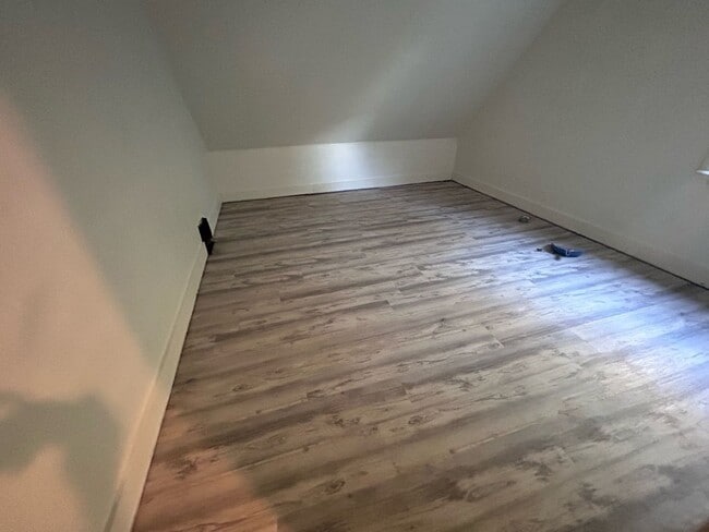 Building Photo - Remodeled 5 Bedroom 1 Bath Single Family Home