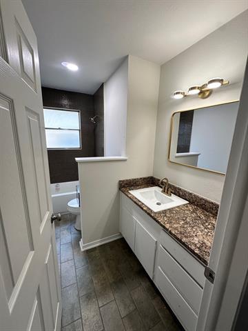 Building Photo - 1017 Calcutta St