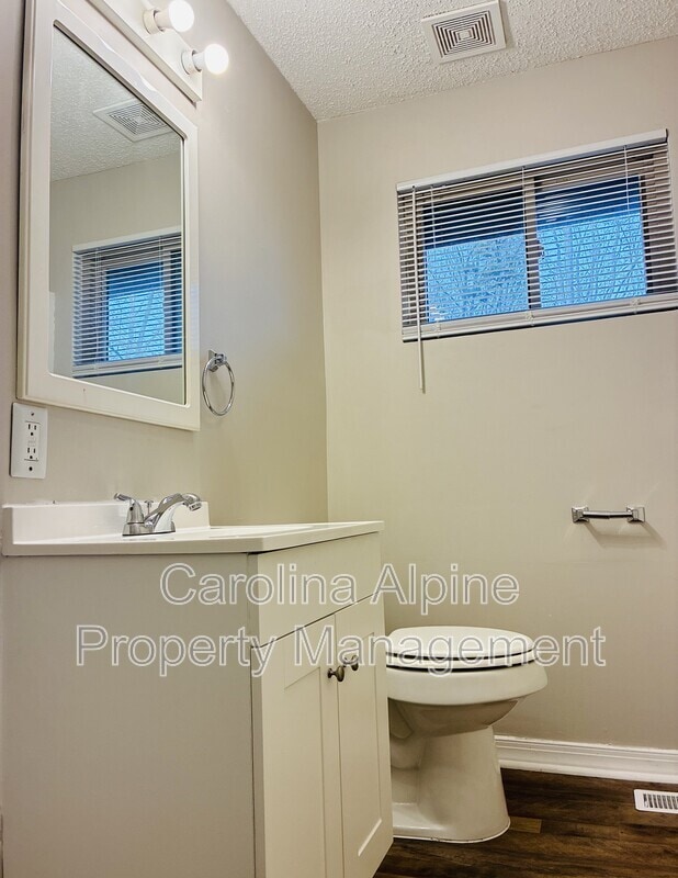 Building Photo - 131 Lindsey St