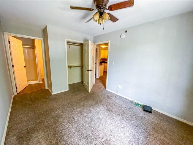 Building Photo - 944 N Storer Ave