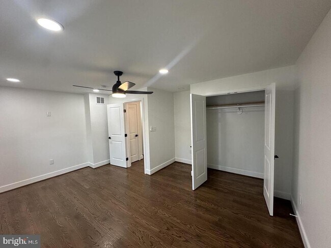 Building Photo - 744 E Cold Spring Ln
