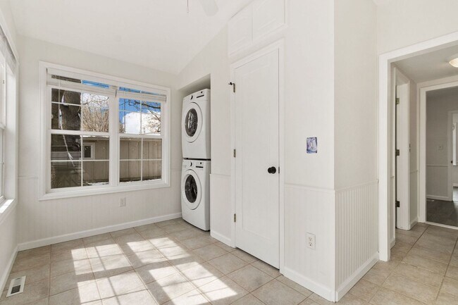 Building Photo - Charming Lake Loveland Ranch - Cozy Comfort & Unbeatable Location!