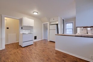 Building Photo - 123 N Spruce St