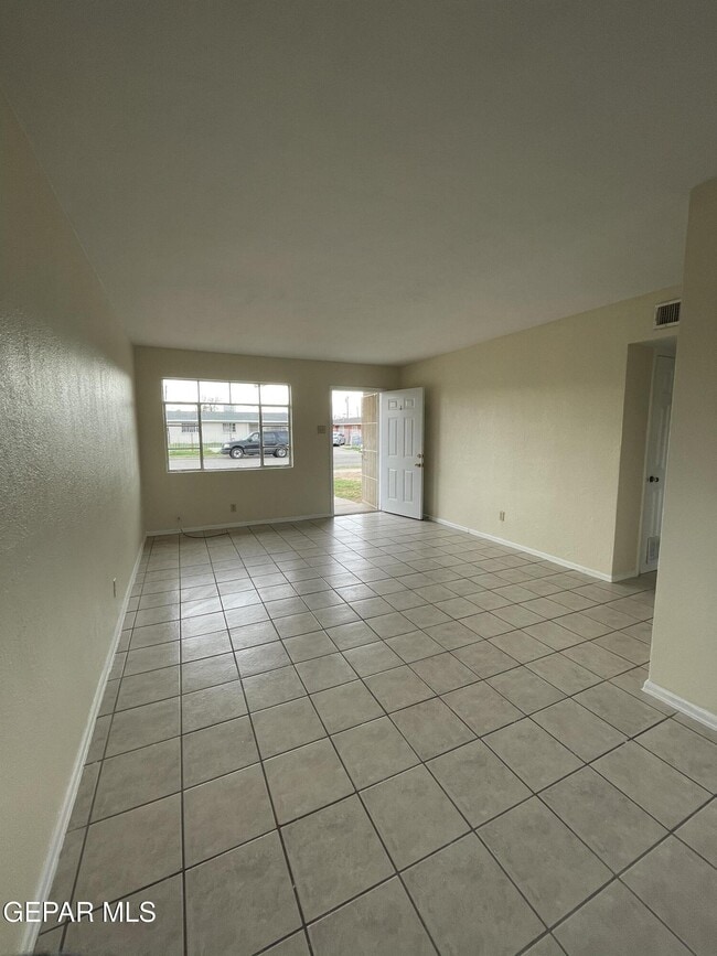 Building Photo - 9319 Raleigh Dr