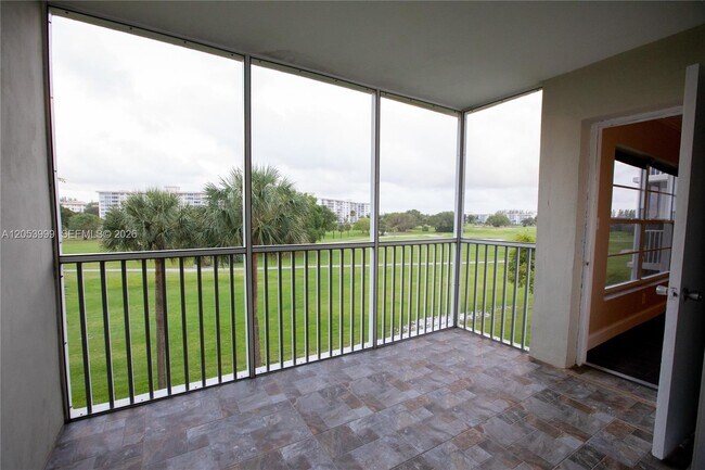Building Photo - 2850 N Palm Aire Dr