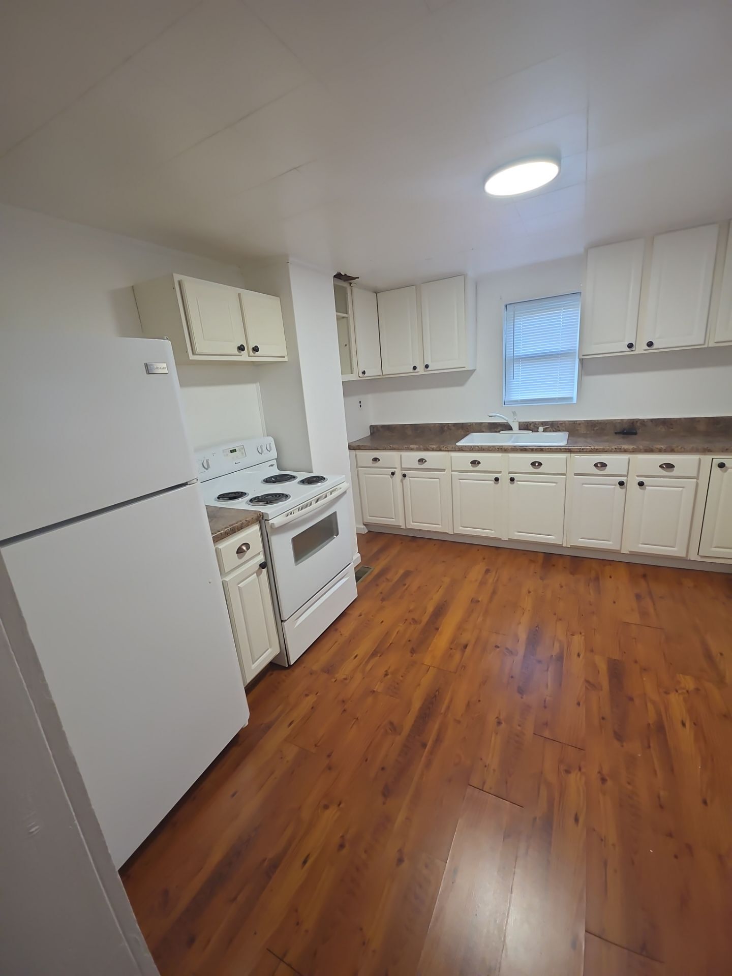 Building Photo - 613 Evans St