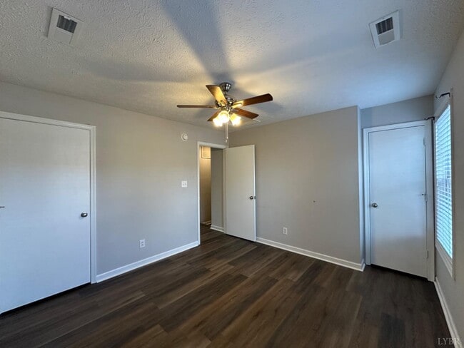 Building Photo - 601 Jackson St