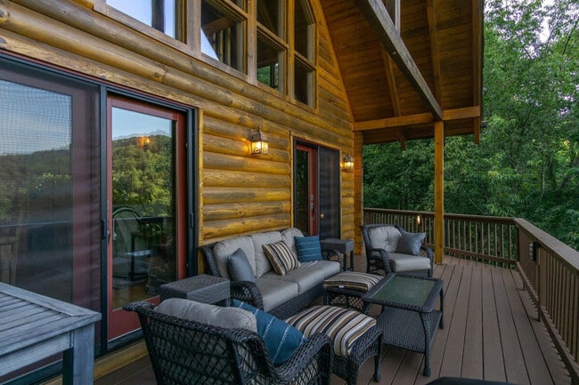 Building Photo - 141 Yellow Locust Dr