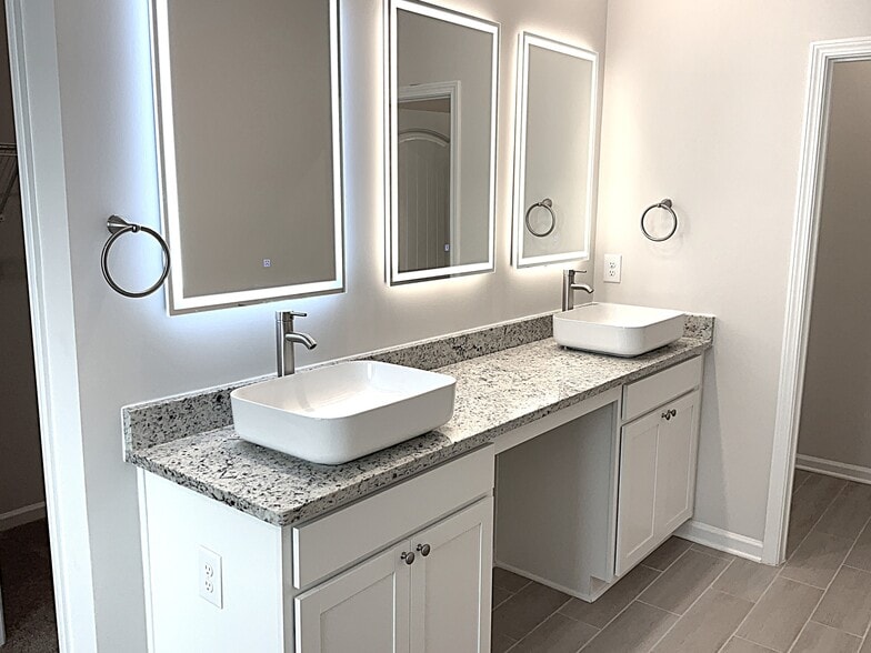 Building Photo - 3216 Emberly Dr