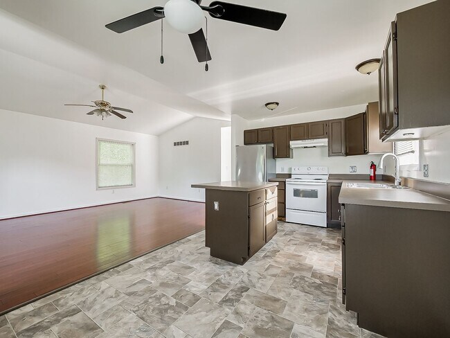 Building Photo - 49 Oakhill St