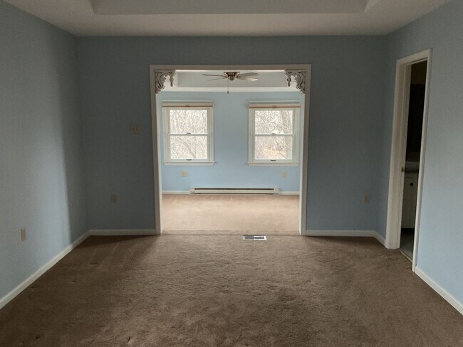 Building Photo - 11 Round Ridge Rd