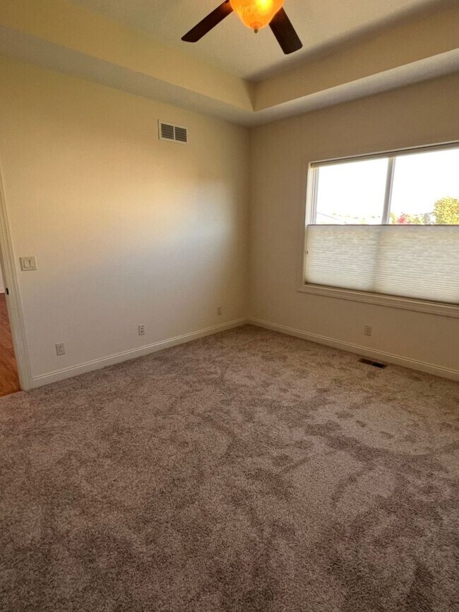 Building Photo - 2712 London Dr