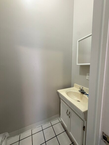 Building Photo - 107 S 41st St