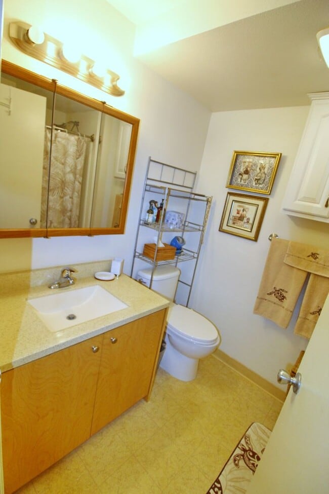 Building Photo - F-104 Kihei Shores Furnished 2 bed/2 full ...