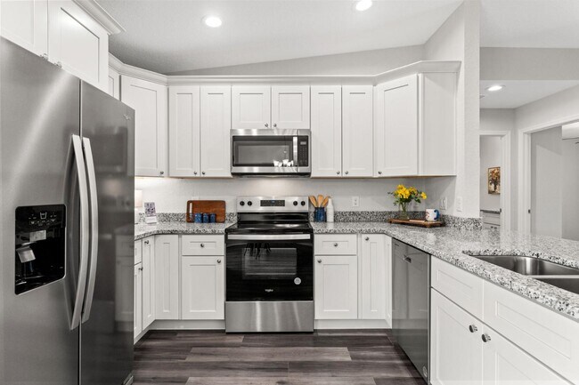 Building Photo - 3229 Dolphin Dr