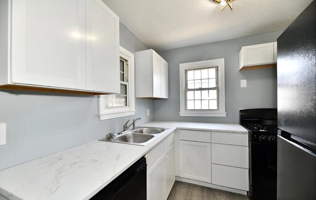 Building Photo - 3910 E 34th St